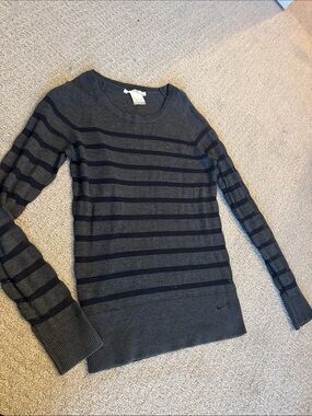 Nike Golf Women's Gray and Black Striped Crewneck Sweater